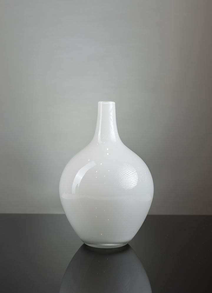 Modern Pure White Ceramic Vase - Tulip Flowers Tr LLC.